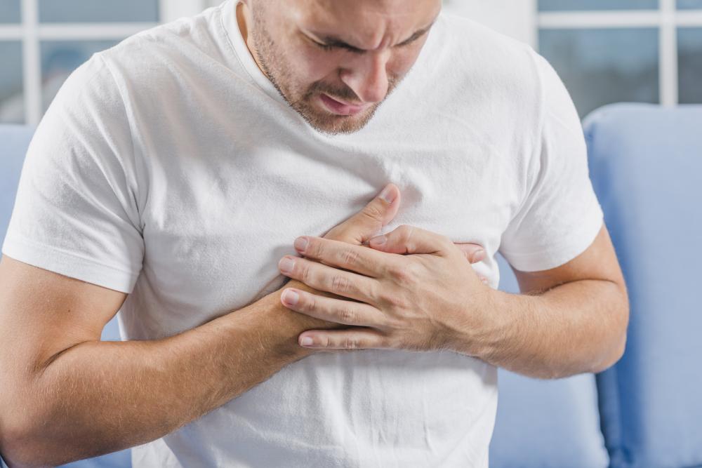 10 причин боли в груди - основные факторы и способы их предотвращения